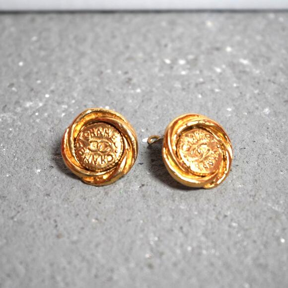 Chanel CC Gold Swirl Clip On Earrings FREE COA - Picture 1 of 8